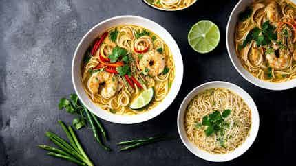  Laksa Johor: Eine explosiv scharfe und cremig-köstliche Nudelsuppe aus dem Herzen von Johor Bahru!